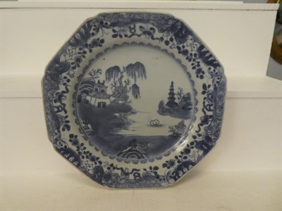 Lot 86 - An 18th century Chinese blue and white small canted rectangular dish, painted in underglaze...
