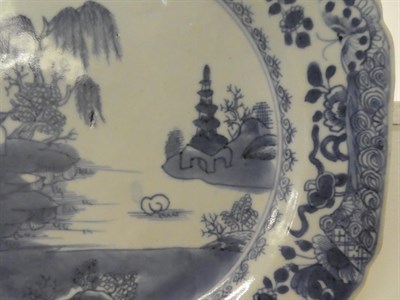 Lot 86 - An 18th century Chinese blue and white small canted rectangular dish, painted in underglaze...