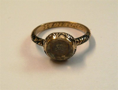 Lot 484 - A Queen Anne Mourning Ring, depicting a skull and crossbones motif overlaying hair, under a faceted