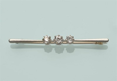 Lot 518 - An Early 20th Century Diamond Bar Brooch, three graduated old cut diamonds in white claw...