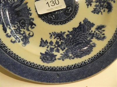 Lot 130 - A Chinese Export Qianlong blue and white Fitzhugh pattern plate, with original receipt, 19cm...