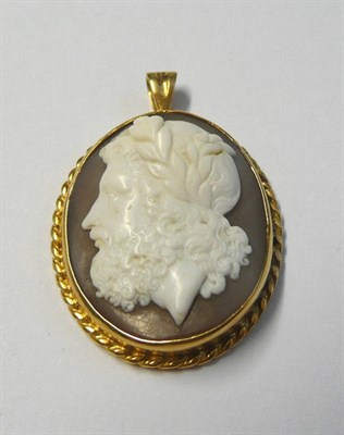 Lot 655 - A Cameo Pendant, the oval cameo depicting a bearded philosopher with laurel wreath headdress,...