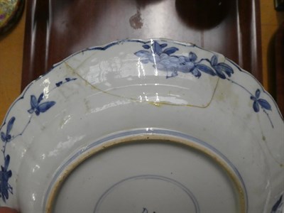 Lot 52 - A tray of Chinese porcelain including a Kangxi blue and white dish painted with flowers under a...