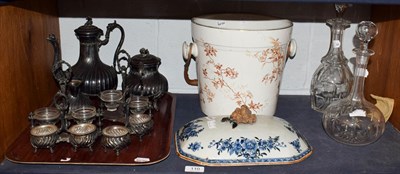 Lot 110 - A Qianlong period blue and white tureen cover with applied floral knop and painted floral...