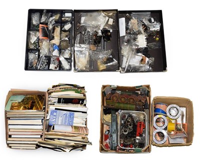 Lot 3135 - Various OO Gauge Accessories assorted loose items together with various books/publications (qty)