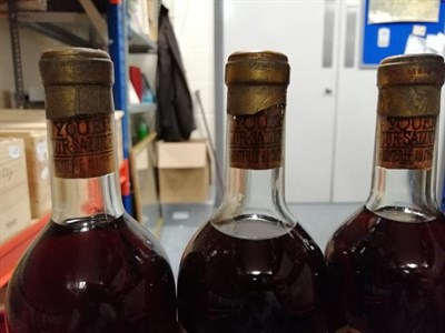 Lot 2022 - Château d'Yquem Lur Saluces 1945 (nine bottles)