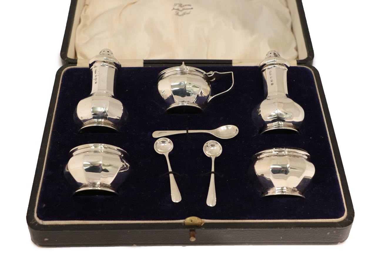 Lot 10 - A Cased George V Silver Condiment-Set, by Ernest Druiff and Co., Birmingham, 1924, Retailed by...