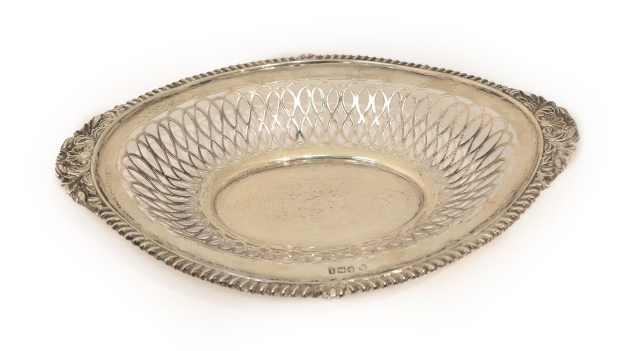 Lot 29 - An Edward VII Silver Dish, by Thomas Arthur Reid, Francis James Langford and Christian Leopold Reid