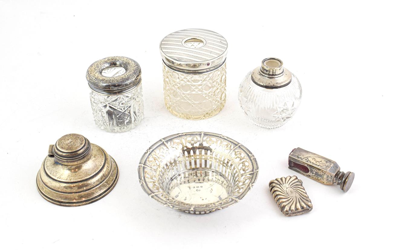 Lot 68 - A tray of assorted silver items, including: a capstan inkwell, Birmingham, 1938, desk seal, London