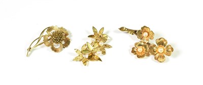 Lot 172 - Three 9 carat gold floral spray brooches, various sizes and designs
