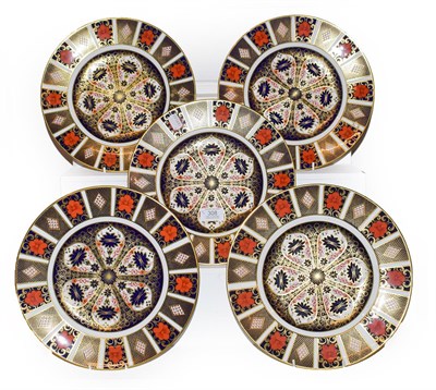 Lot 308 - A set of five Royal Crown Derby plates in Imari pattern 1128, printed marks, 26.75cm diameter (5)