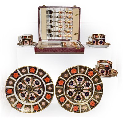 Lot 318 - A tray of Royal Crown Derby Imari wares, to include a cased set of tea knives and forks, coffee can