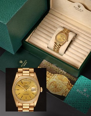 Lot 2122 - An 18 Carat Gold Automatic Day/Date Centre Seconds Wristwatch, signed Rolex, Oyster Perpetual,...
