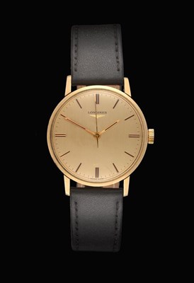 Lot 2146 - A 9 Carat Gold Centre Seconds Wristwatch, signed Longines, 1976, (calibre 6942) lever movement...