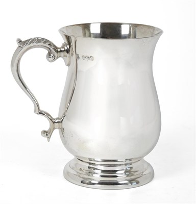 Lot 2379 - An Elizabeth II Silver Mug, by Travis, Wilson and Co. Ltd., Sheffield, 1969, baluster and on...