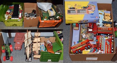 Lot 1122 - Various modern Corgi commercial vehicles including; Chipperfields Circus examples (many removed...