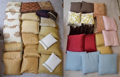 Lot 1205 - A large quantity of good quality scatter cushions (three boxes)