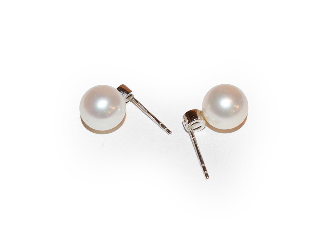 Lot 182 - A pair of 18 carat white gold cultured pearl and diamond earrings, the cultured pearls...