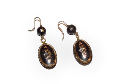 Lot 209 - A pair of tortoiseshell pique drop earrings, length 4.7cm, with hook fittings