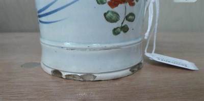Lot 6 - An early 19th century Leeds pearlware cylindrical tankard with reeded strap handle, painted in...