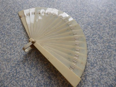 Lot 42 - Assorted fans including Chinese examples etc (one tray)