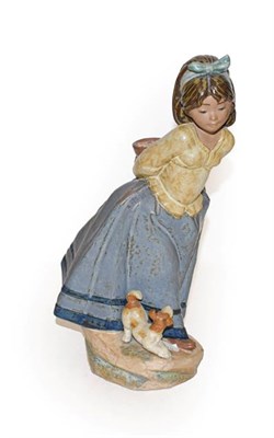 Lot 195 - A Lladro figure, ''Guess What I have'' 0102233 by Salvador Debou