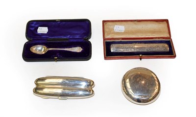 Lot 329 - A collection of silver including a double cigar-case, by John Millward Banks, Chester, 1899, 12.cm