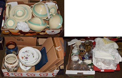 Lot 409 - A selection of ceramics, Doulton Vase, Wedgwood Mulberry Hall plate box, Susie Cooper part...