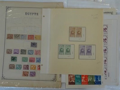 Lot 2004 - Worldwide, carton of old auction lots with Latin America country collections on vintage album...