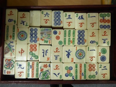 Lot 171 - A cased bone Mahjong set