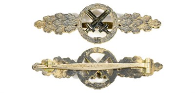 Lot 98 - A German Third Reich Luftwaffe Silver Class Squadron Clasp for Air to Ground Support Units, in zinc