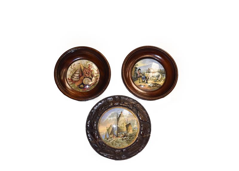 Lot 10 - A quantity of 19th century Prattware pot lids, some framed (one tray)