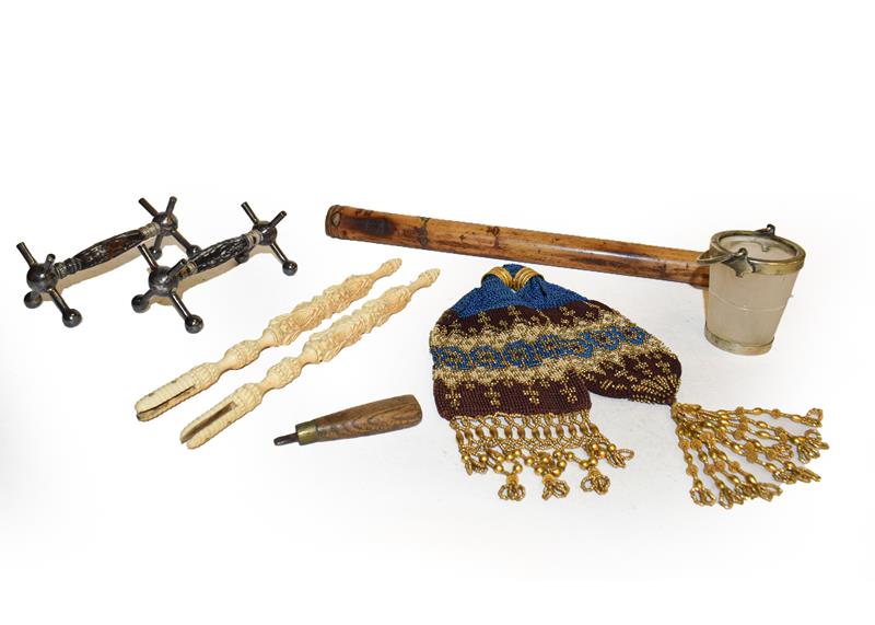 Lot 28 - A tray of assorted 19th century and later items, to include a papier mache crumb scoop and...
