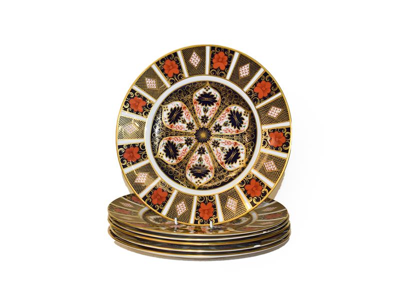Lot 47 - A set of six Royal Crown Derby Imari plates, pattern 1128, 26.5cm diameter