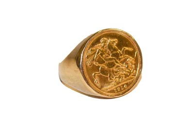 Lot 173 - A 1914 sovereign mounted as a ring, finger size V