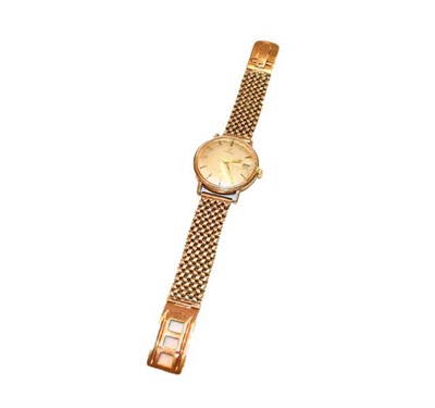 Lot 211 - A gents 9 carat gold wristwatch signed Omega, bracelet clasp stamped 375