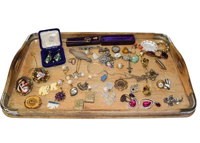 Lot 272 - A quantity of costume jewellery including a pair of David Andersen leaf motif clip earrings, a...