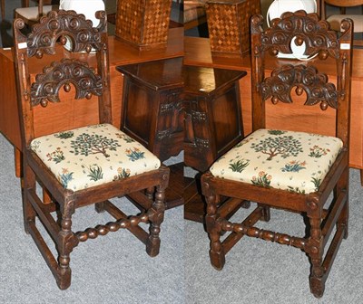 Lot 1291 - A pair of 18th century oak Derbyshire chairs