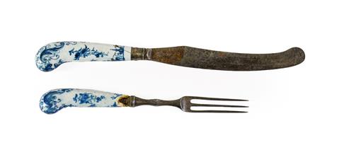 Lot 38 - A Pair of Worcester Porcelain Cutlery Handles, circa 1765, painted in underglaze blue with the...