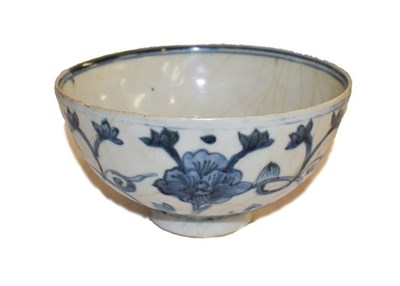 Lot 63 - A quantity of 18th century Chinese blue and white 'shipwreck' porcelain, including: two covered...