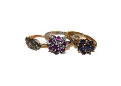 Lot 113 - A 9 carat gold sapphire cluster ring, finger size M (a.f.), a diamond three stone twist ring,...