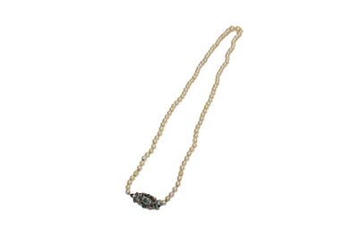 Lot 125 - A graduated single row cultured pearl necklace, length 60cm