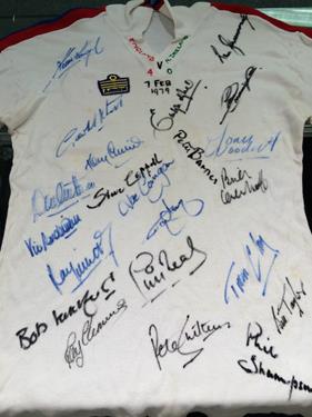Lot 3003 - England V Northern Ireland 4-0 1979 Signed Shirt signed by Kevin Keegan, Emlyn Hughes, Steve...