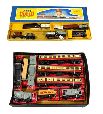 Lot 3213 - Hornby Dublo 3 Rail 0-6-2T BR 69657 Locomotive (G) with assorted loose wagons in long EDP10 Set box