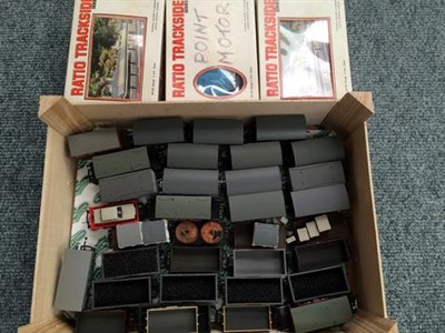 Lot 3226 - Hornby Railways OO Gauge And Others A Large Collection Of Assorted Accessories And Track (qty)