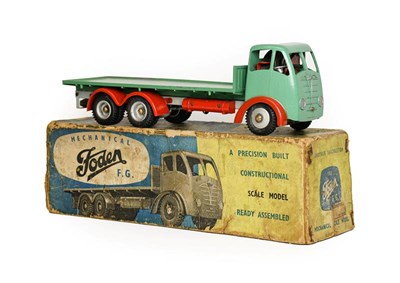 Lot 3382 - Shackleton Foden Flat Truck mid green with red chassis (overall G-E, fatigue lines clearly...