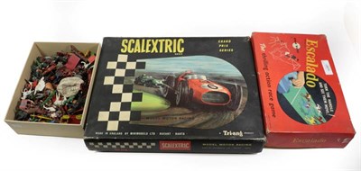 Lot 3395 - Scalextric Set GP1 with two racing cars (G-F box F-G) an Escalado set and a box of loose...