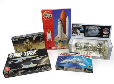 Lot 3396 - Space Related Kits Airfix 1:144 Scale Space Shuttle, Revell 1:48 Apollo Lunar Module Eagle,...