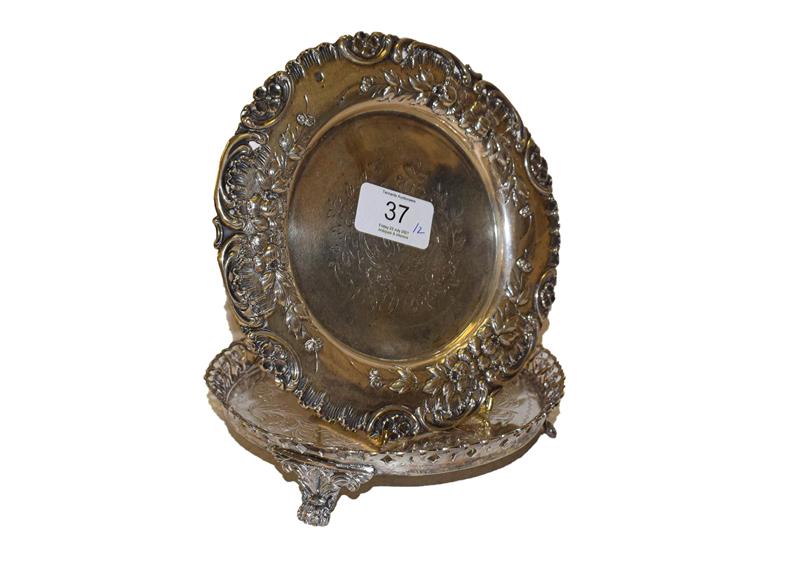 Lot 37 - Two Portuguese silver dishes, one Porto, the other stamped 'Prata 900', each circular the first...