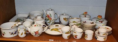 Lot 232 - Quantity of Royal Worcester Evesham and Wild Harvest pattern dinner/tea wares